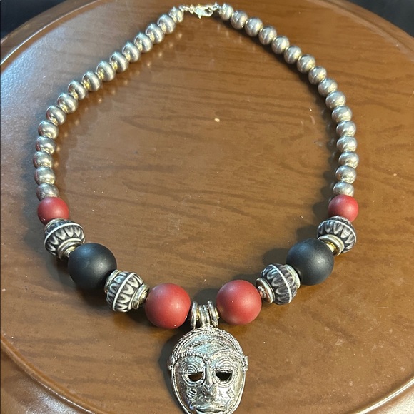 Elegant Red and Black Beaded Necklace Set! - Picture 12 of 16